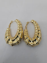 Load image into Gallery viewer, 18K Gold Plated Bold Oval Hoop Earring
