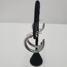 Load image into Gallery viewer, 18K WHITE GOLD PLATED CURVED EARRING