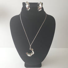 Load image into Gallery viewer, 18K WHITE GOLD PLATED CURVED TWISTED HOOP SET