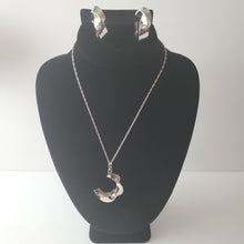 Load image into Gallery viewer, 18K WHITE GOLD PLATED CURVED TWISTED HOOP SET