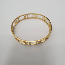 Load image into Gallery viewer, 18K GOLD PLATED STAINLESS STEEL ROMAN NUMERAL BANGLE