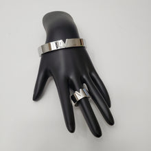 Load image into Gallery viewer, 18K WHITE GOLD PLATED STAINLESS STEEL BANGLE WITH RING