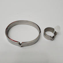 Load image into Gallery viewer, 18K WHITE GOLD PLATED STAINLESS STEEL BANGLE WITH RING