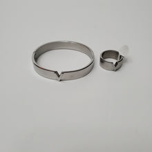 Load image into Gallery viewer, 18K WHITE GOLD PLATED STAINLESS STEEL BANGLE WITH RING