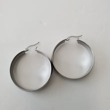 Load image into Gallery viewer, SLIVER STAINLESS STEEL MED HOOP EARRINGS