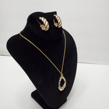 Load image into Gallery viewer, 18K GOLD PLATED 3 TONE EARRING NECKLACE AND PENDANT SET