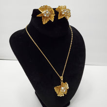 Load image into Gallery viewer, 18K GOLD PLATED FLOWER DESIGN EARRING NECKLACE AND PENDANT SET