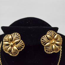 Load image into Gallery viewer, 18K GOLD PLATED CLIP EARRING NECKLACE AND PENDANT SET