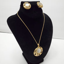 Load image into Gallery viewer, 18K GOLD PLATED PEARL CLIP EARRING NECKLACE AND PENDANT SET