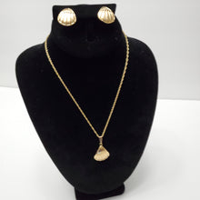 Load image into Gallery viewer, 18K GOLD PLATED EARRING NECKLACE AND PENDANT SET