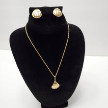 Load image into Gallery viewer, 18K GOLD PLATED EARRING NECKLACE AND PENDANT SET
