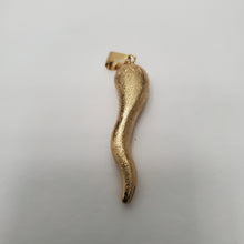 Load image into Gallery viewer, 18K GOLD PLATED STAINLESS STEEL SMALL PEPPER PENDANT