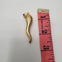 Load image into Gallery viewer, 18K GOLD PLATED STAINLESS STEEL SMALL PEPPER PENDANT