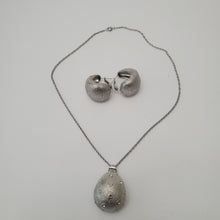 Load image into Gallery viewer, 18K ITALIAN WHITE GOLD PLATED CURVED CLIP EARRINGS AND PENDANT SET