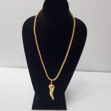 Load image into Gallery viewer, 18K BRAZILIAN GOLD PLATED CHUNKY PEPPER PENDANT WITH TWISTED ROPE NECKLACE