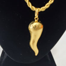 Load image into Gallery viewer, 18K BRAZILIAN GOLD PLATED CHUNKY PEPPER PENDANT WITH TWISTED ROPE NECKLACE