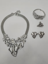 Load image into Gallery viewer, 18K BRAZILIAN WHITE GOLD PLATED LEAF PARTY SET
