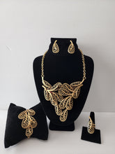 Load image into Gallery viewer, 18K ITALIAN GOLD PLATED LEAF PARTY SET