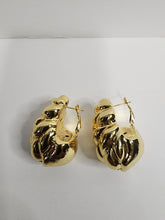 Load image into Gallery viewer, 18K Gold Plated Chunky Earring