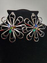 Load image into Gallery viewer, 18K White Gold Plated Flower Earring