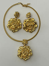 Load image into Gallery viewer, 18K GOLD PLATED CHUNKY FLOWED EARRING, CORD NECKLACE & PENDANT SET