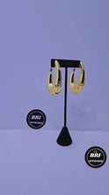 Load and play video in Gallery viewer, 18K Gold Plated Bold Oval Hoop Earring
