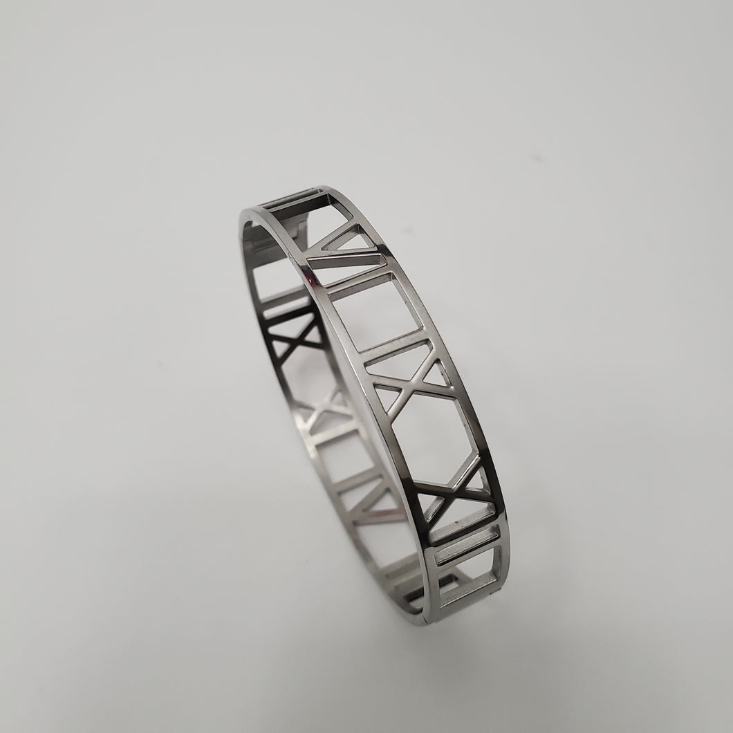 18K WHITE GOLD PLATED STAINLESS STEEL ROMAN NUMERAL BANGLE