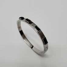 Load image into Gallery viewer, 18K WHITE GOLD PLATED STAINLESS STEEL BANGLE WITH BLACK STONE
