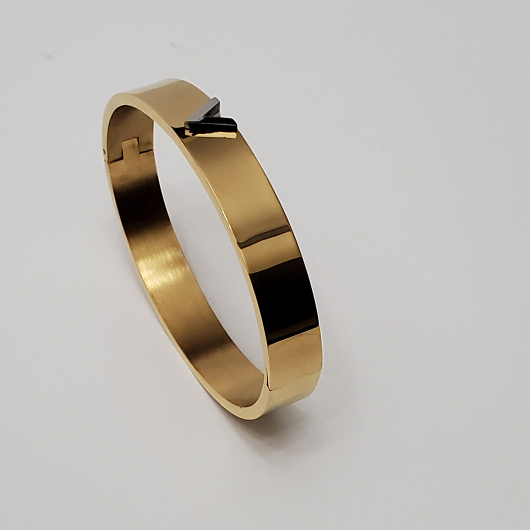 18K GOLD PLATED STAINLESS STEEL V BANGLE