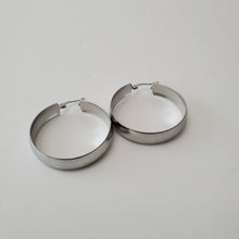 Load image into Gallery viewer, SLIVER STAINLESS STEEL MED HOOP EARRINGS
