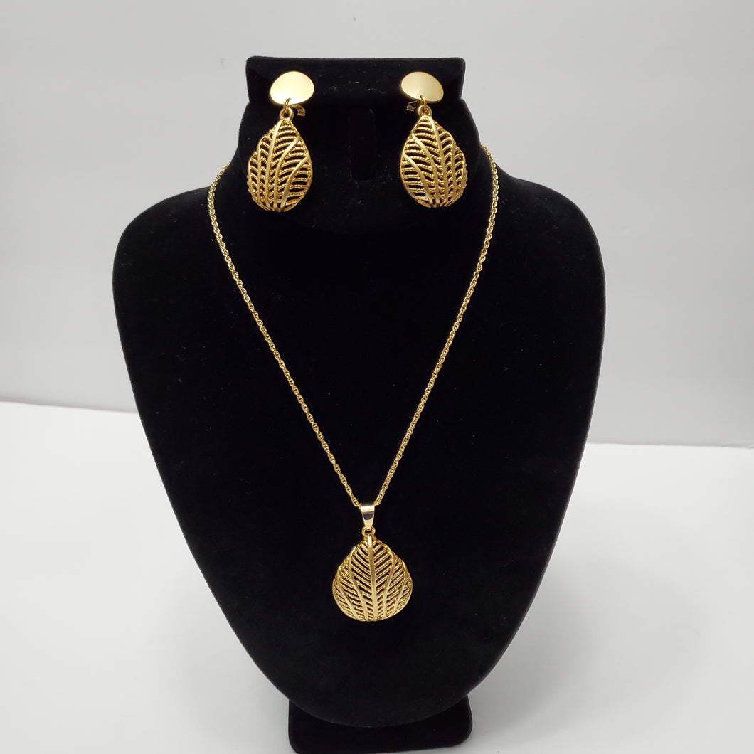 18K ITALIAN GOLD PLATED DROP EARRING , PENDANT & NECKLACE SET