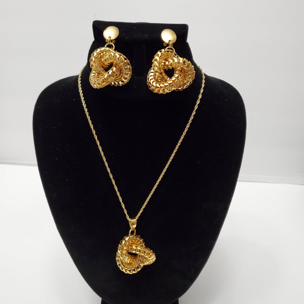 18K ITALIAN GOLD PLATED DROP EARRING , PENDANT & NECKLACE SET