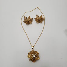 Load image into Gallery viewer, 18K GOLD PLATED FLOWER DESIGN EARRING NECKLACE AND PENDANT SET
