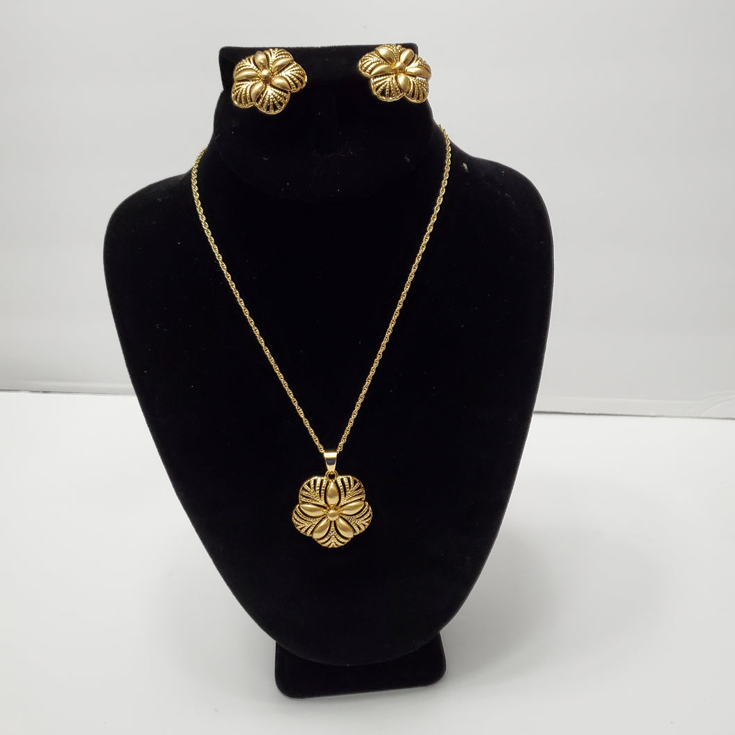 18K GOLD PLATED CLIP EARRING NECKLACE AND PENDANT SET