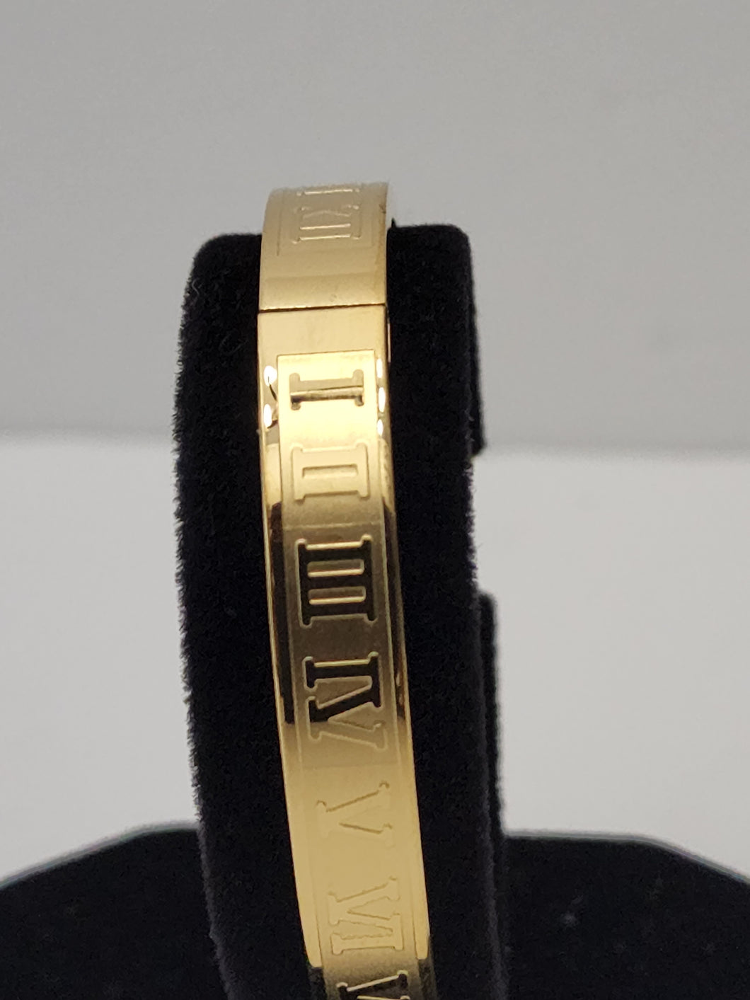 18K GOLD PLATED STAINLESS STEEL ROMAN NUMERAL BANGLE