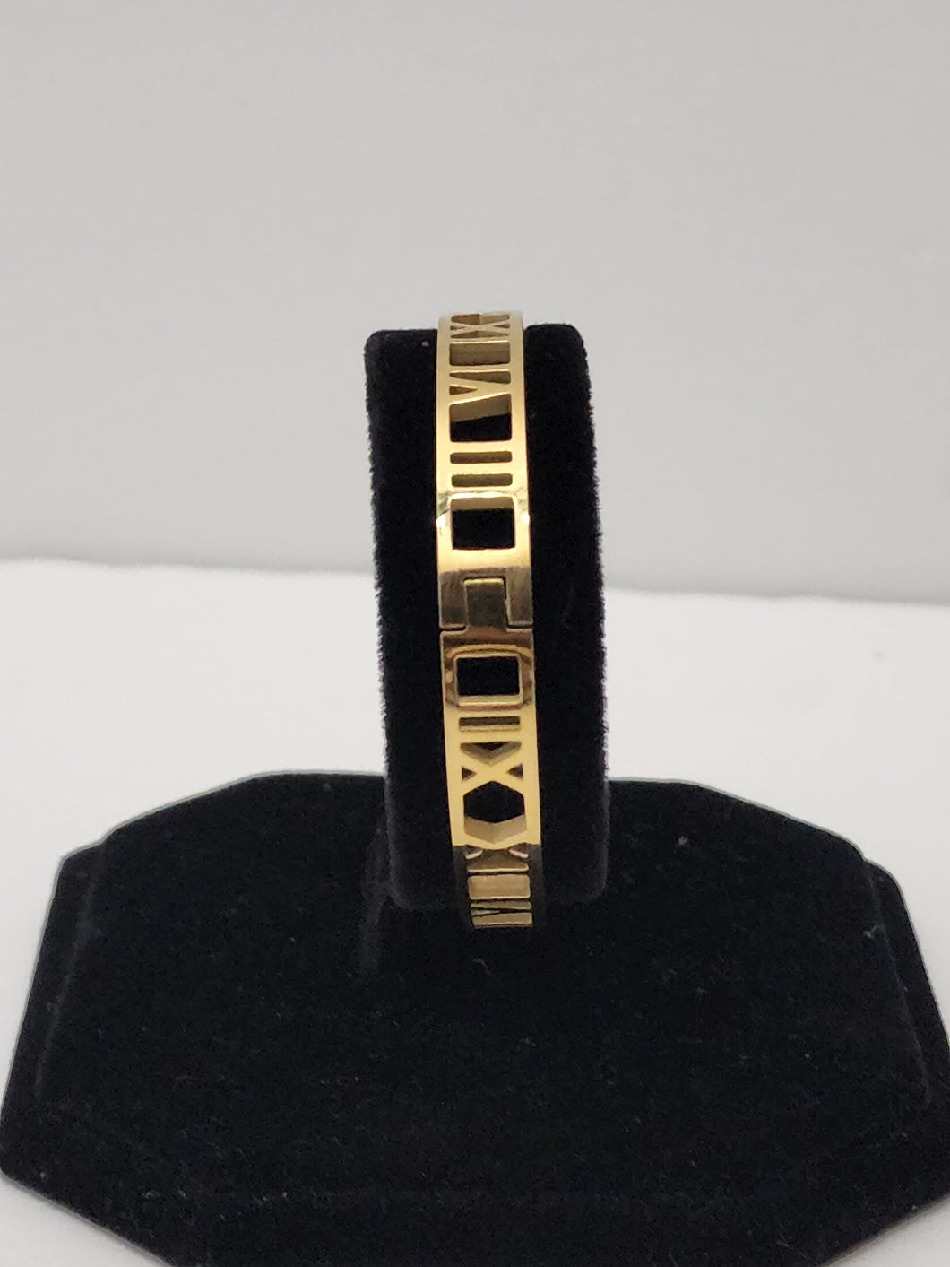 18K GOLD PLATED STAINLESS STEEL SMALL ROMAN NUMERIAL BANGLE