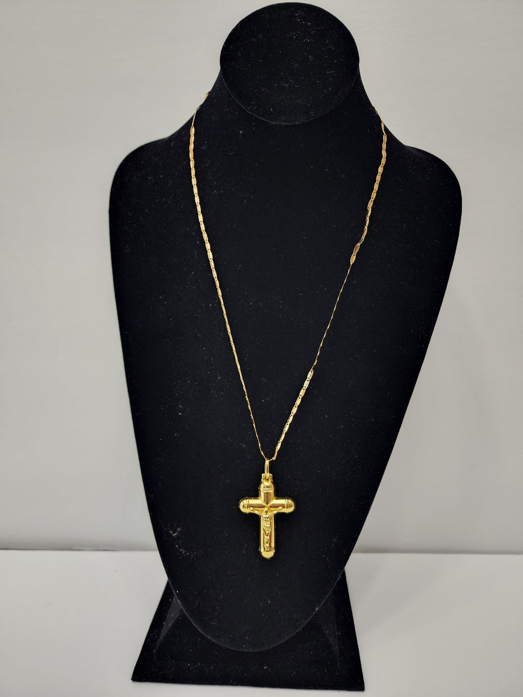 18K ITALIAN GOLD PLATED CHUNKY CROSS PENDANT & RAZOR NECKLACE