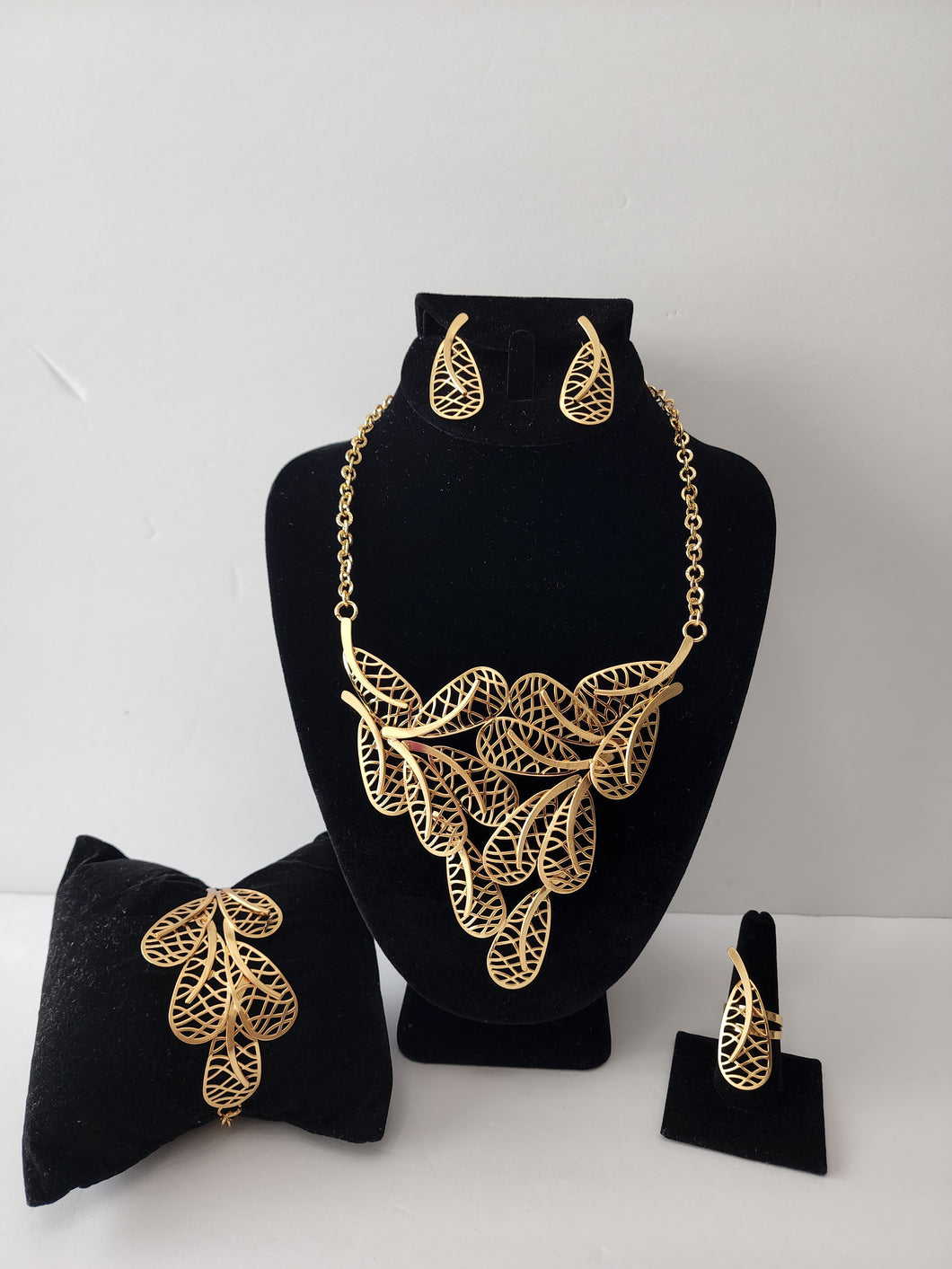 18K ITALIAN GOLD PLATED LEAF PARTY SET