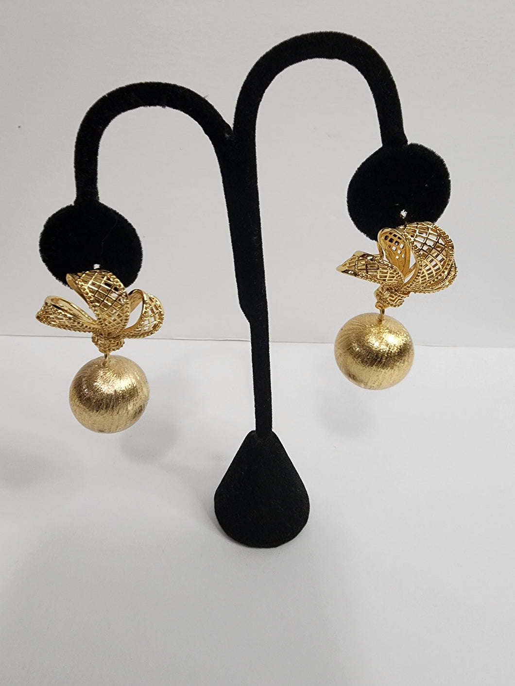 18K God Plated Bow & Ball Earring