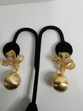 Load image into Gallery viewer, 18K God Plated Bow &amp; Ball Earring
