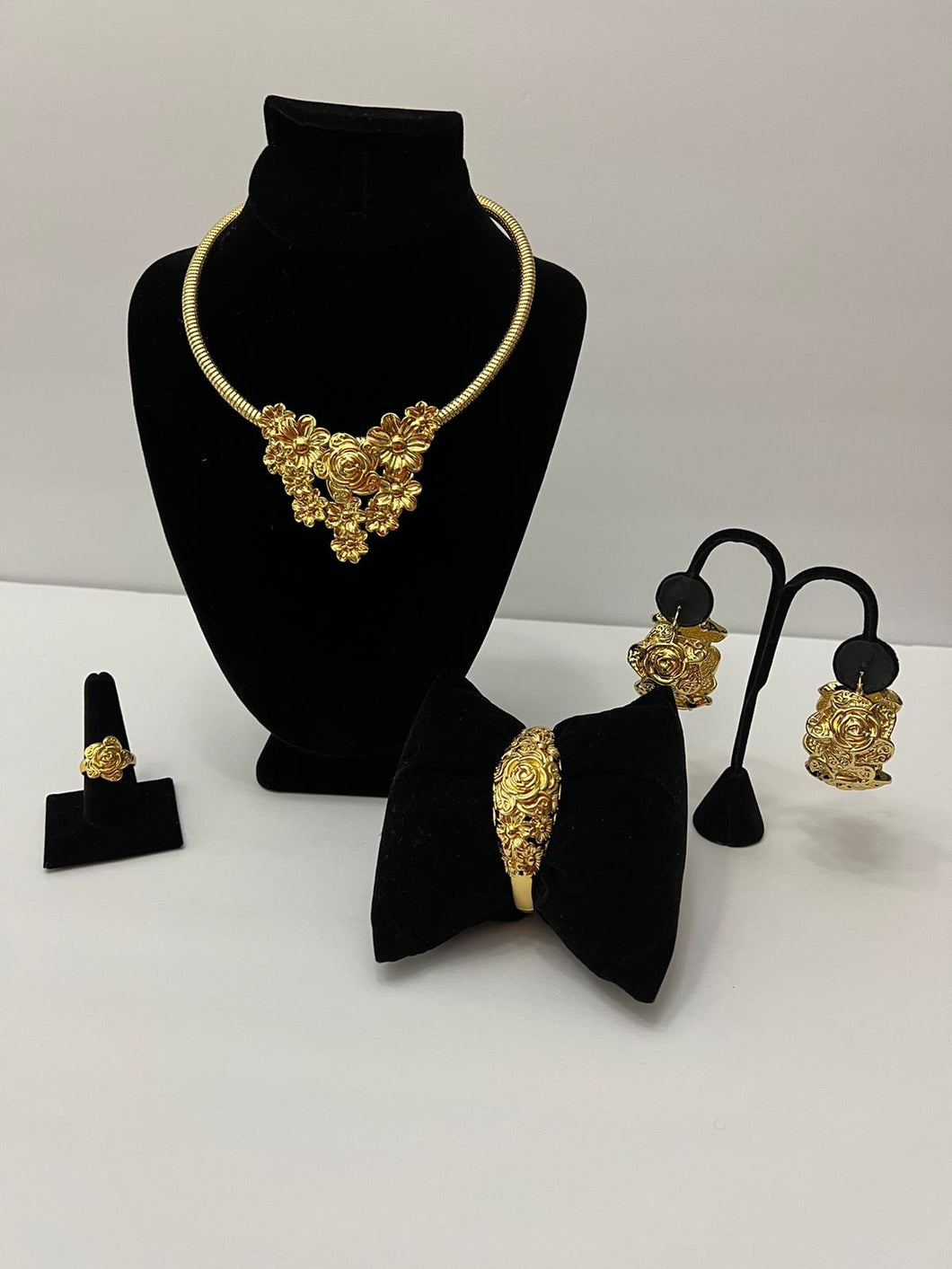 18K GOLD PLATED FLOWERED PARTY EARRING, RING, BANGLE, CORD NECKLACE & PENDANT SET