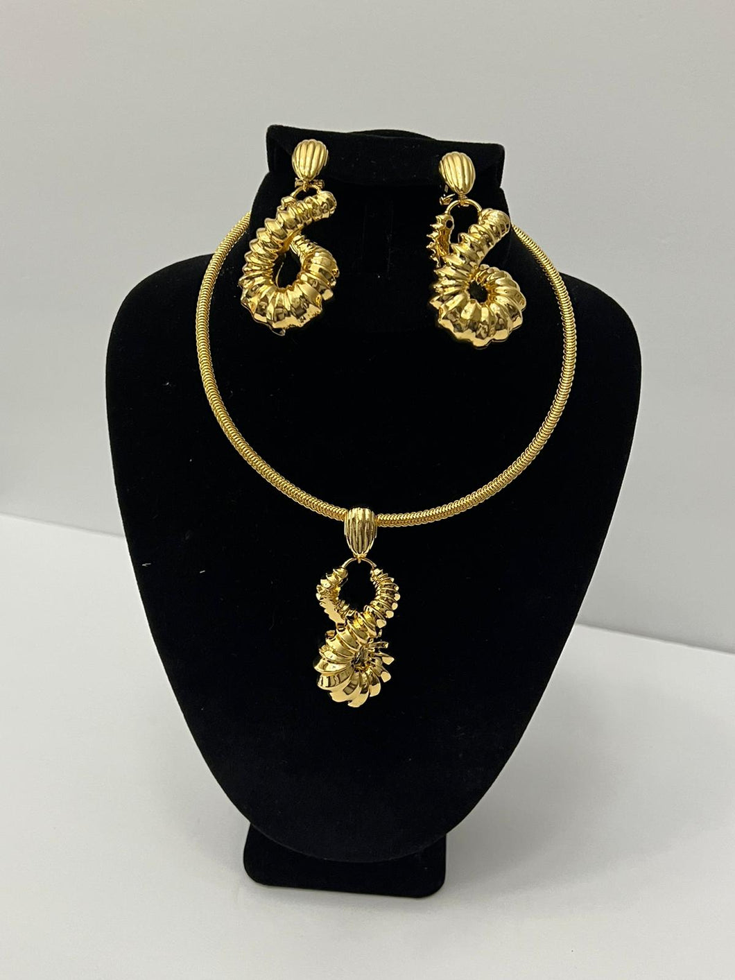 18K GOLD PLATED PARTY CHUNKY TWISTED HOOP EARRING, CORD NECKLACE & PENDANT SET