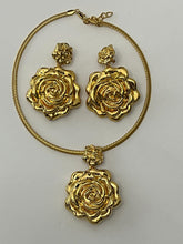 Load image into Gallery viewer, 18K GOLD PLATED CHUNKY FLOWED EARRING, CORD NECKLACE &amp; PENDANT SET
